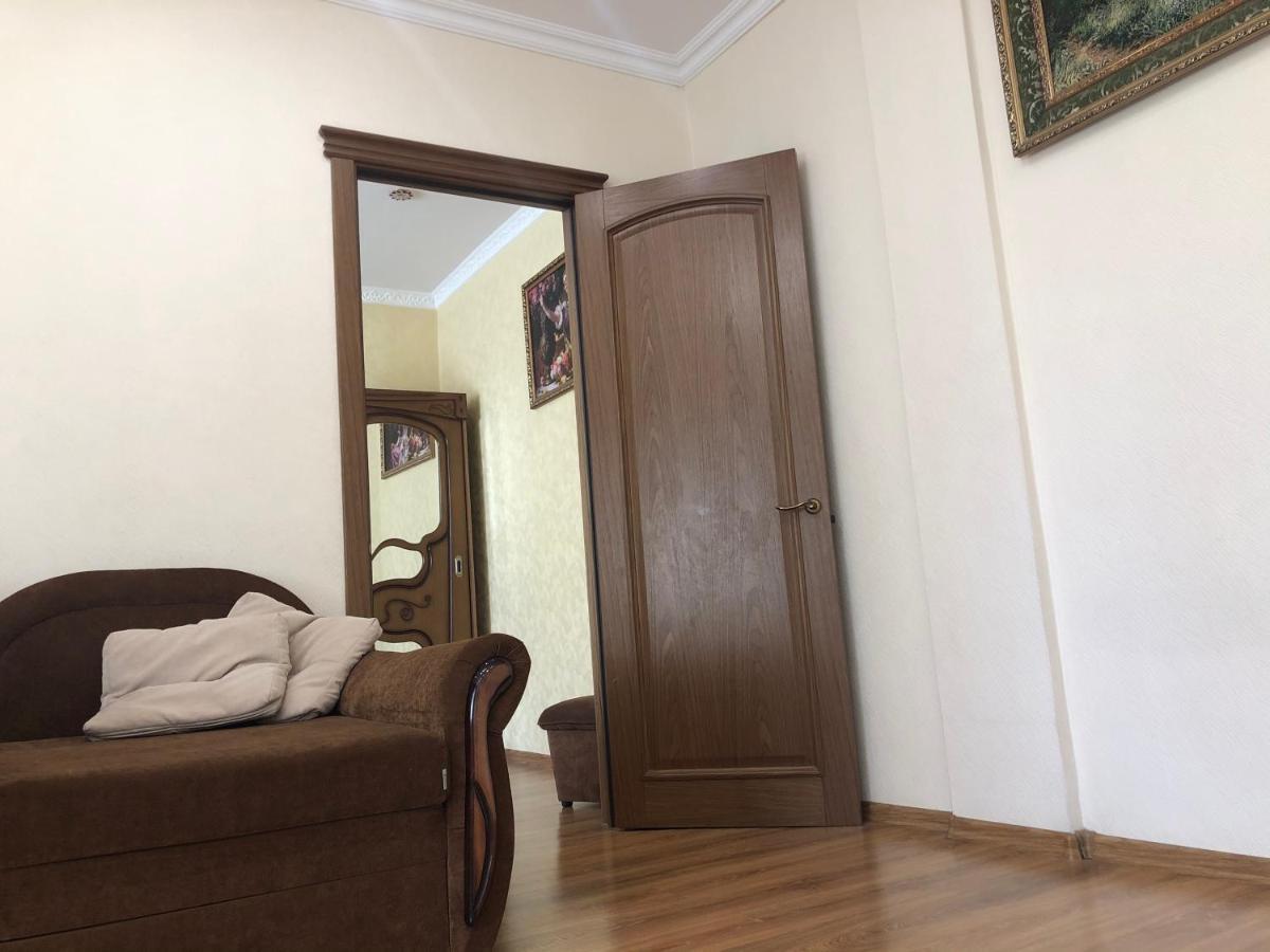 Apartment гаряча вода та опалення є без світла Aparts On Savchenko 6b Street