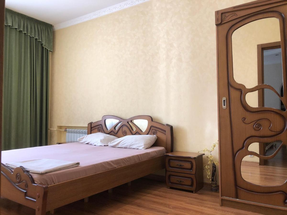 Apartment гаряча вода та опалення є без світла Aparts On Savchenko 6b Street Dnipro