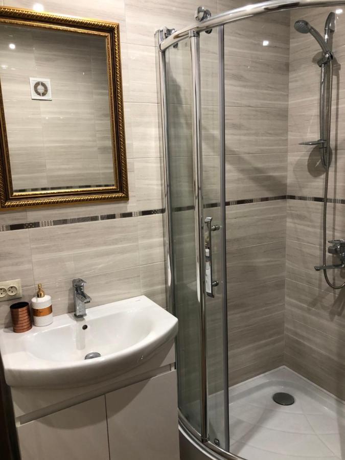 гаряча вода та опалення є без світла Aparts On Savchenko 6b Street Apartment Dnipro